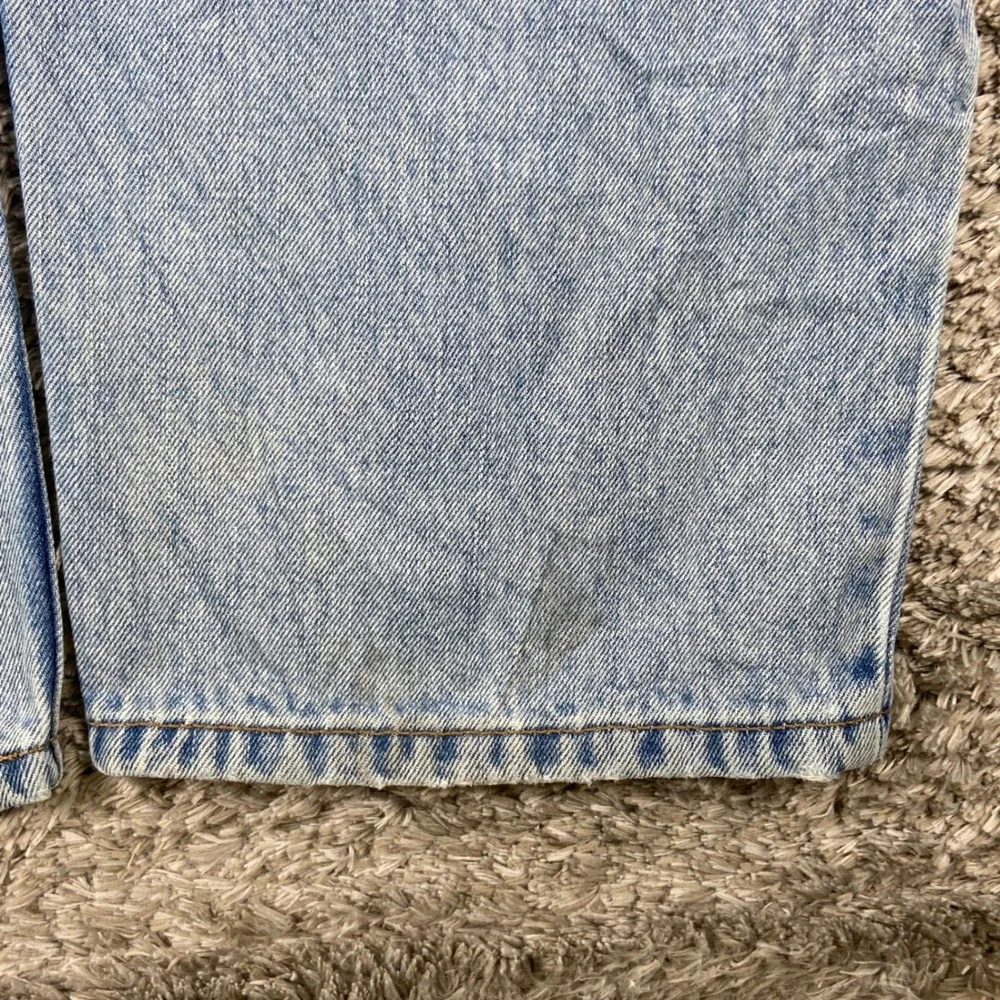 Levis measurements waist